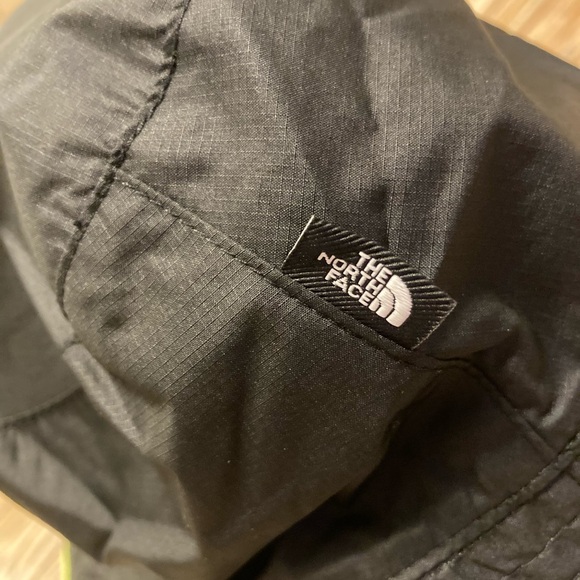 North Face reversible NEON bucket hat - Picture 4 of 5